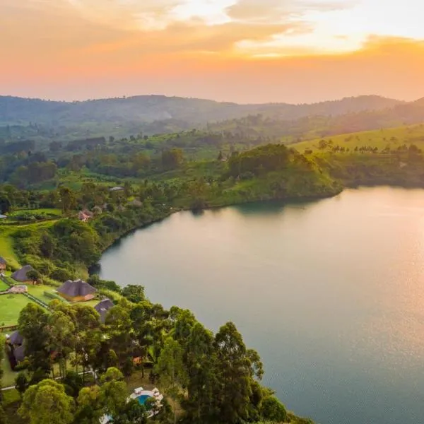 Crater Safari Lodge, hotel in Kibale Forest National Park