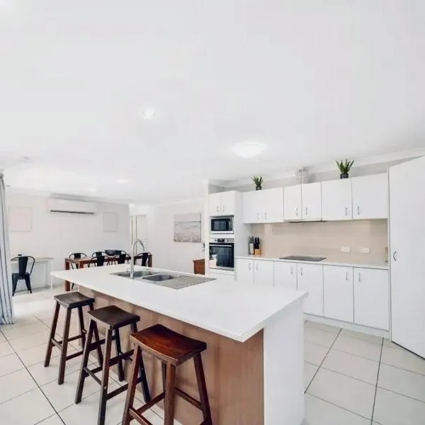 Sandstone Pt Pet friendly 4-bedroom home, hotell sihtkohas Sandstone Point