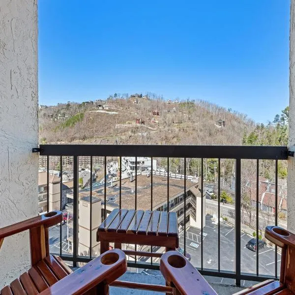 Walkable to Downtown Gatlinburg wPool Access, Hotel in Gatlinburg