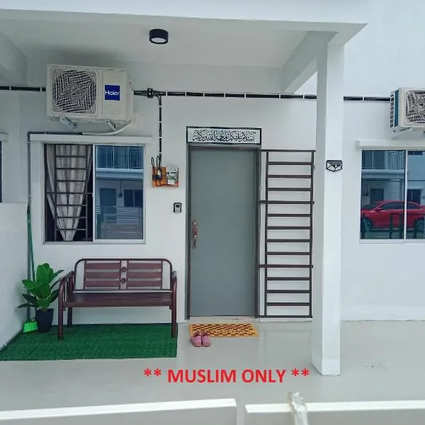 D'Suriah Homestay, готель у місті Tanjung Karang