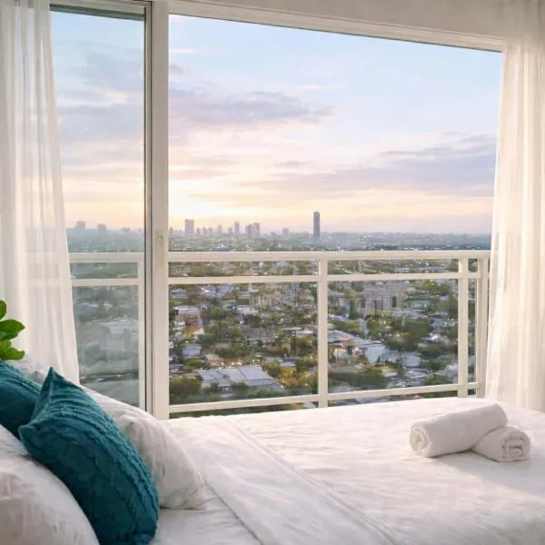 Sunset View 1BR with Balcony and Netflix Azure Near NAIA, hotel em Manilla