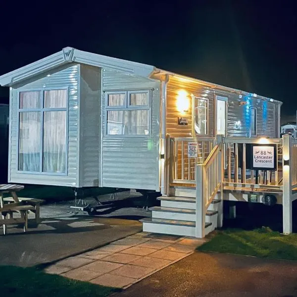 Calypso Hot Tub Breaks Tattershall Lakes Pet Friendly, Hotel in Tattershall