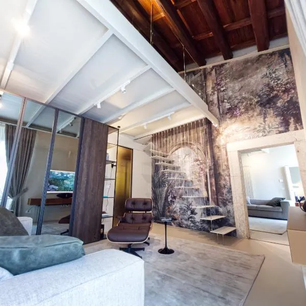 Luxury Loft in Palazzo del 500 a Piazza Duomo - Casa Vetusti, hotel a LʼAquila