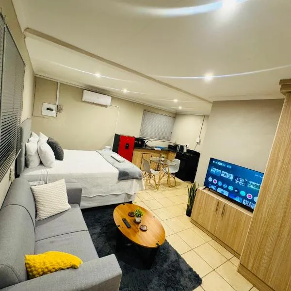 Modern Luxury Studio, Fast WiFi, Smart TV, Secure Parking, hotel a Bronkhorstspruit