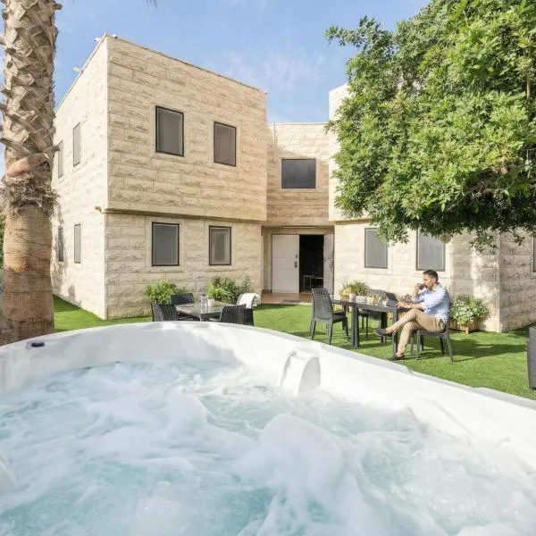 Hotel La Finca - Luxury Suites Hotel, hotel sa Beer Sheva