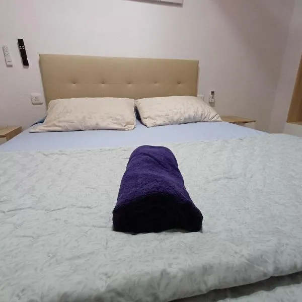 PARRA HOME y Garaje, Algemesi Home, hotell i Algemesí