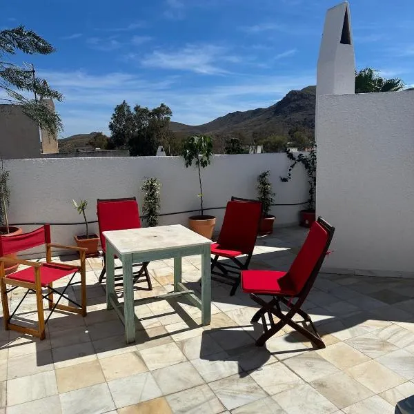 Sun and terrase in Rodalquilar, hotel u gradu Rodalkilar