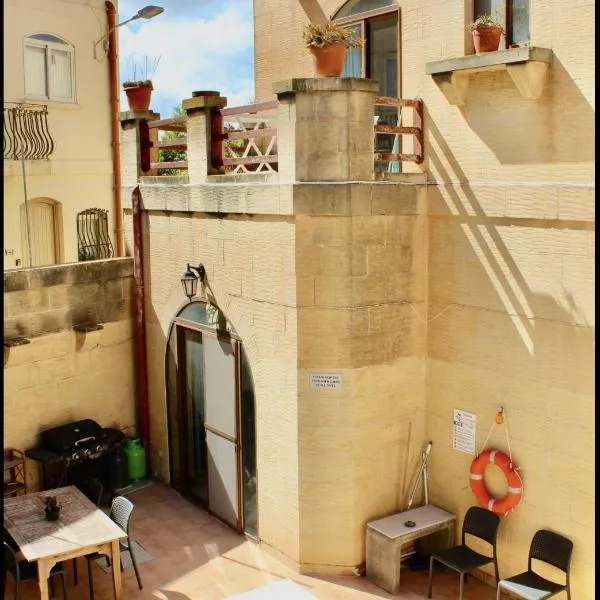Shamrock House, hotel em Qala