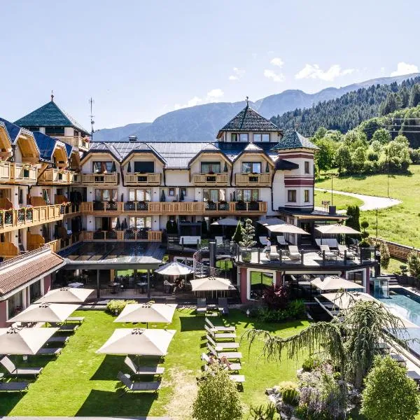 Tevini Dolomites Charming Hotel、コンメッツァドゥーラのホテル