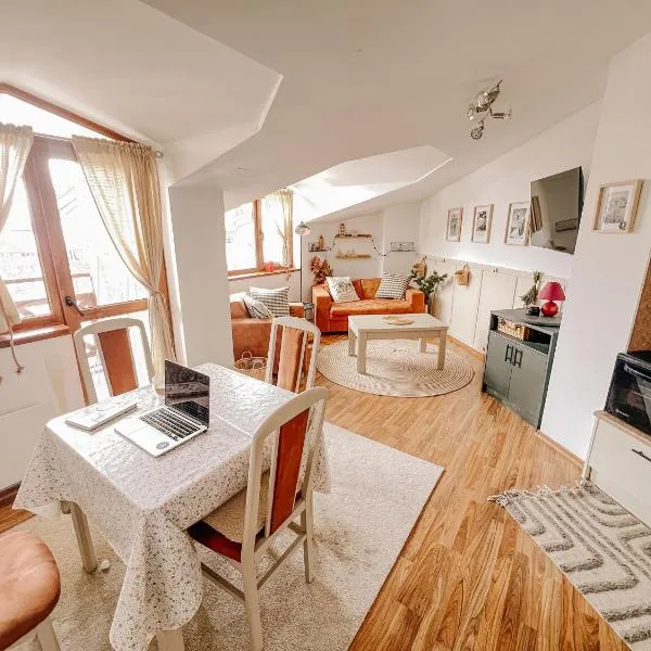 Happy Home 2-Bedroom Apartment near Ski Lift with Free Parking, hotel in Bansko