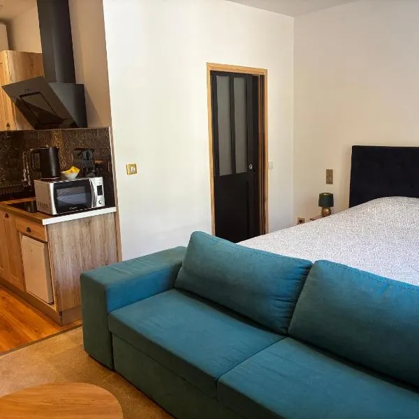 HDG Hôtel Gare de L'Isle Adam Appart's Hotel, viešbutis mieste Parmain