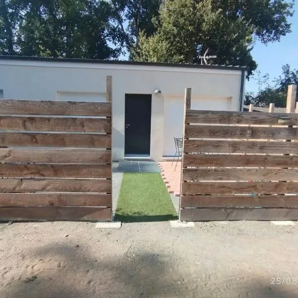 Centre 'vil tiercé: Tiercé şehrinde bir otel