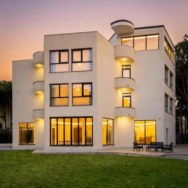 The Honeycomb Boutique Hotel, hotel in Golem