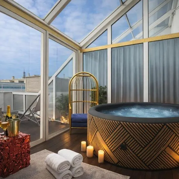 Luxury 130 m Maisonette with Jacuzzi and 3 Terraces, hôtel à Prague