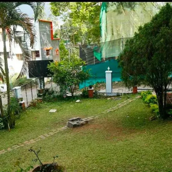 Monsoon Blooms, hótel í Yercaud