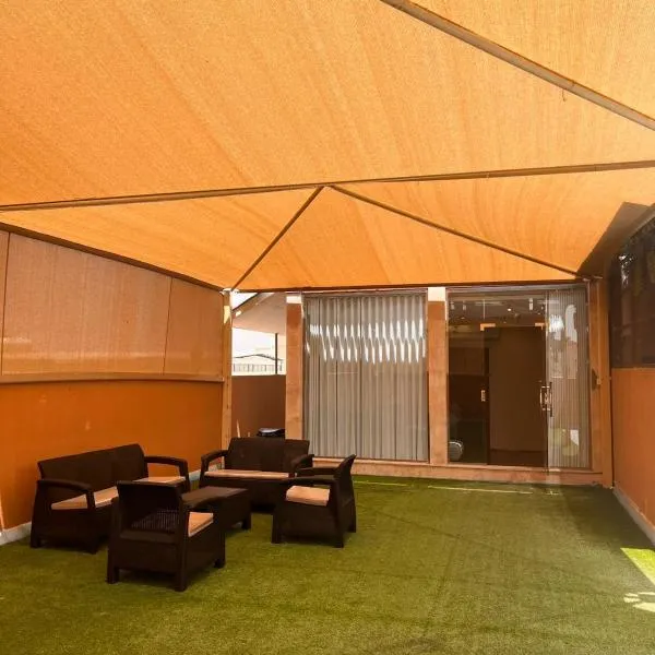 luxury rooftop The Grand Majlis 4Bedrooms 2Living rooms 3kitchen Huge Rooftop Bar Outdoors Tent دار الفخامة المجلس الكبير للعائلات الكبيره, Hotel in Dschidda
