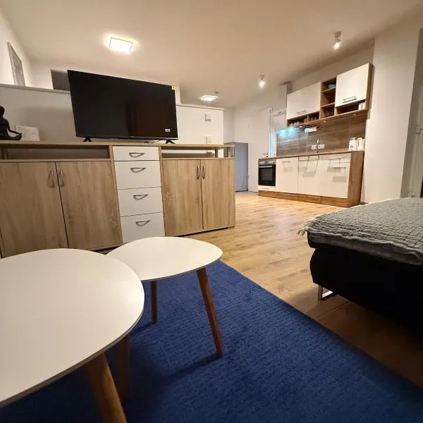 Merz Ferienwohnung, hotel v destinaci Hackenheim
