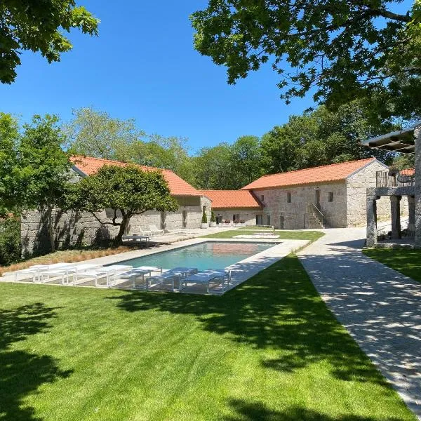 Fonte de Cima - Casa de Campo Moderna com Piscina, hotel Celorico de Bastóban