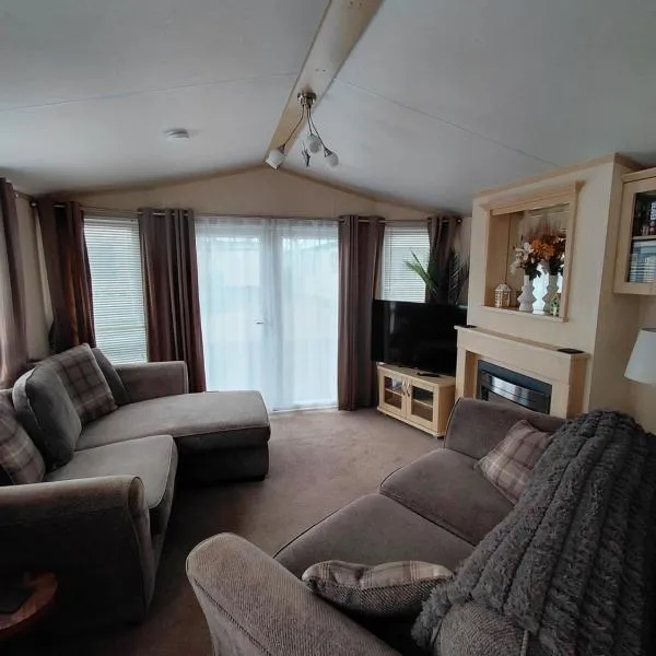 Holiday Home โรงแรมในฟอร์ฟาร์