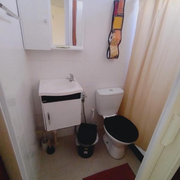 Pousada Cabo Frio com Piscina, Estacionamento, Ar-condicionado - Suítes Completas e Cozinha Compartilhada! - Foto 3