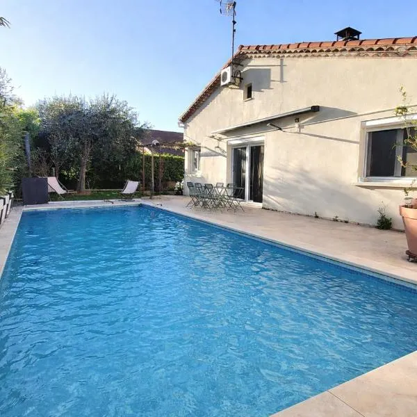 VILLA EN PROVENCE AVEC PISCINE AU CALME À ARLES - Camargue, hotel v mestu Arles