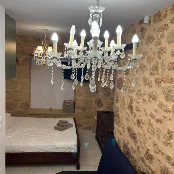 Kostas luxury little suites, hotel a Filiatrá