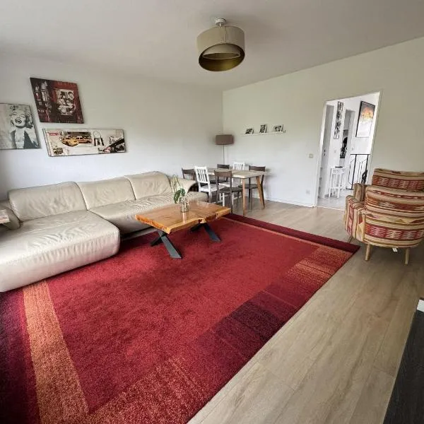 Exclusive Maisonette 90qm Parkplatz Balkon Citynah, hôtel à Seevetal