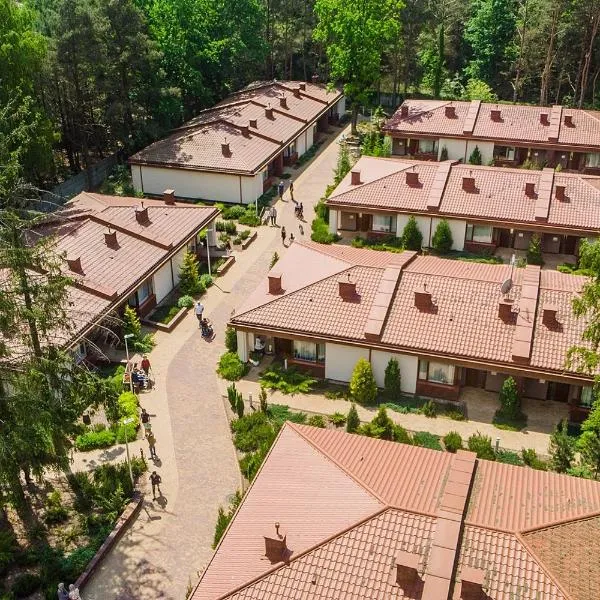 Przestronne apartamenty 70m2 na obrzeżach Warszawy, hotelli kohteessa Wiązowna