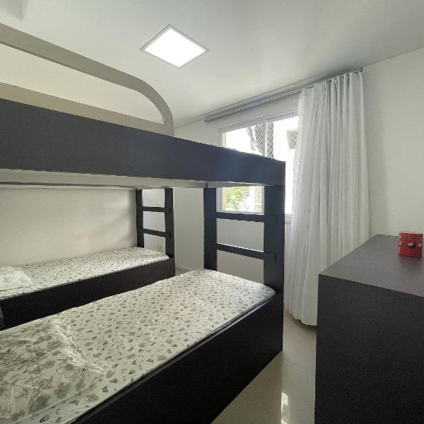 Residencial Renata - Apartamento completo na Praia de Palmas, a 315 metros do mar, com 3 dormitórios e acomodação para até 8 pessoas. - Foto 2