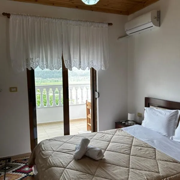StoneTale Garden Guesthouse, hotel a Gjirokastër