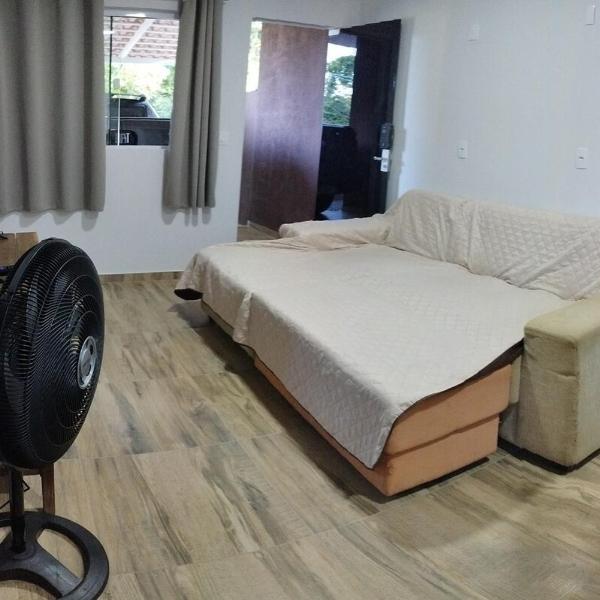 Casa com Lago de Peixe, Fogão a Lenha e Churrasqueira