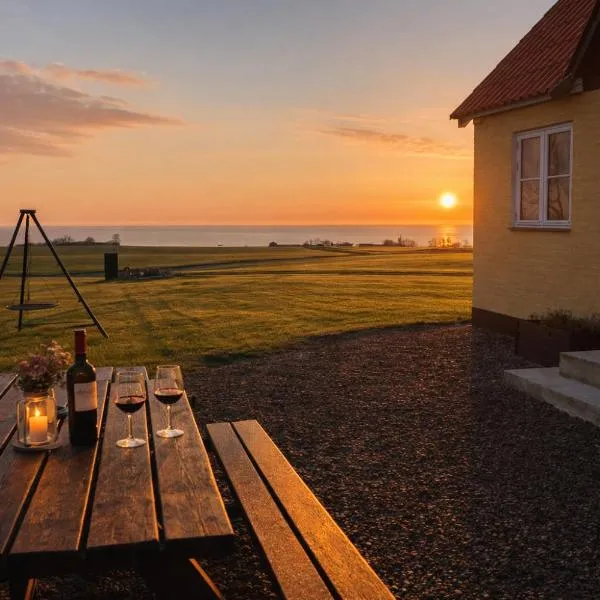 Renovated Barn Retreat - Sea View & Unique Stay on Bornholm, hotel a Gudhjem