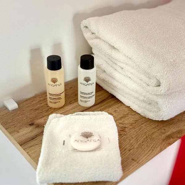 Aux Charmes-Suites cosy et independantes equipees d un frigo, micro ondes et nespresso, hotel em Isques