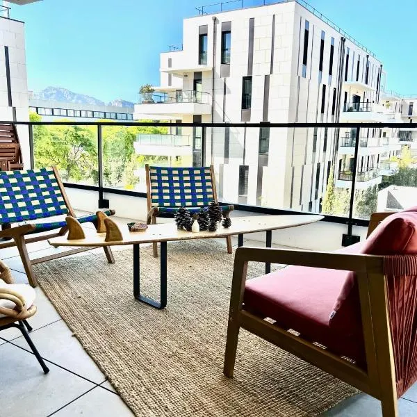 Borely Cool Apart 69 m2 - Terrace and Parking, hotel i Marseille