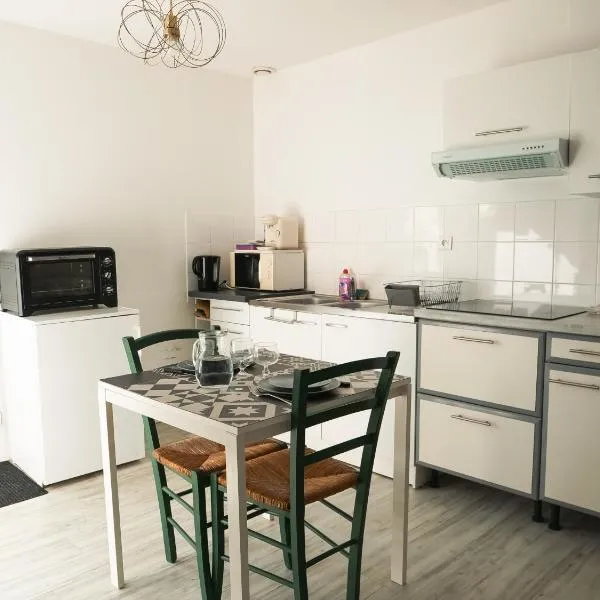 LE REPOS DU VOYAGEUR T3 45 m2 tout confort, hotel v mestu Lussac-les-Châteaux