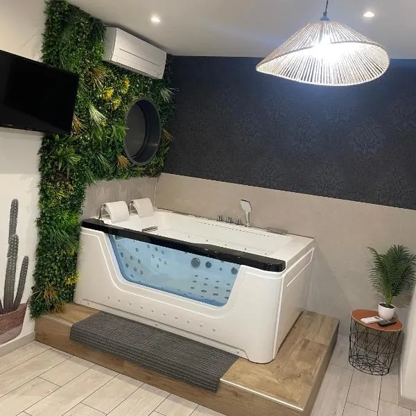 Sassenage में, होटल Appartement avec jacuzzi