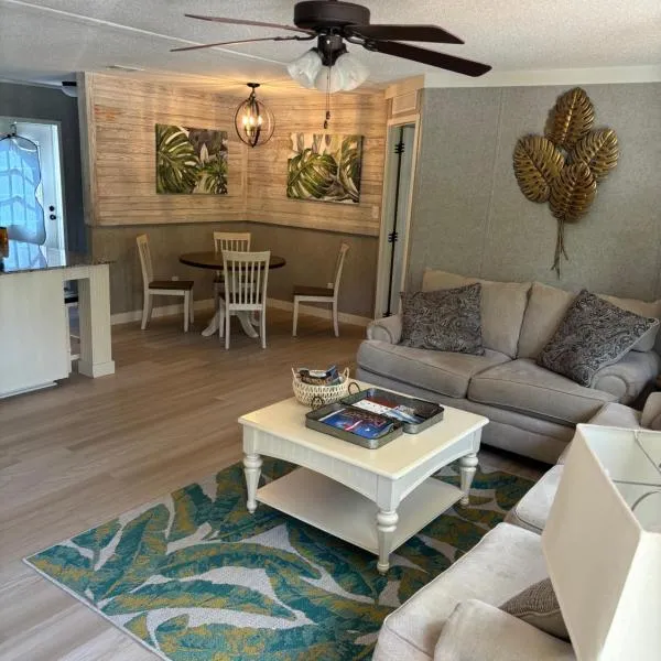 Sweet retreat in the springs NOT waterfront property, Hotel in Homosassa