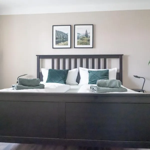 Ferienwohnung Schwarzwald Lodge, hotel i Schömberg