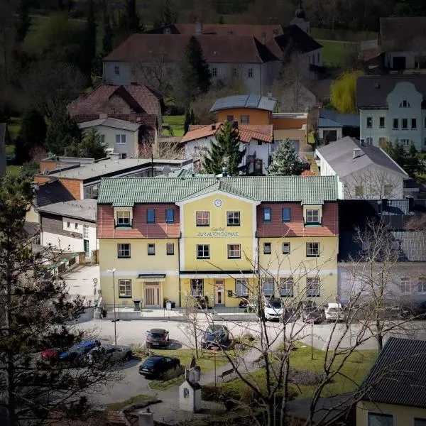 Hotel Zur Alten Schule, hotel Pittenben