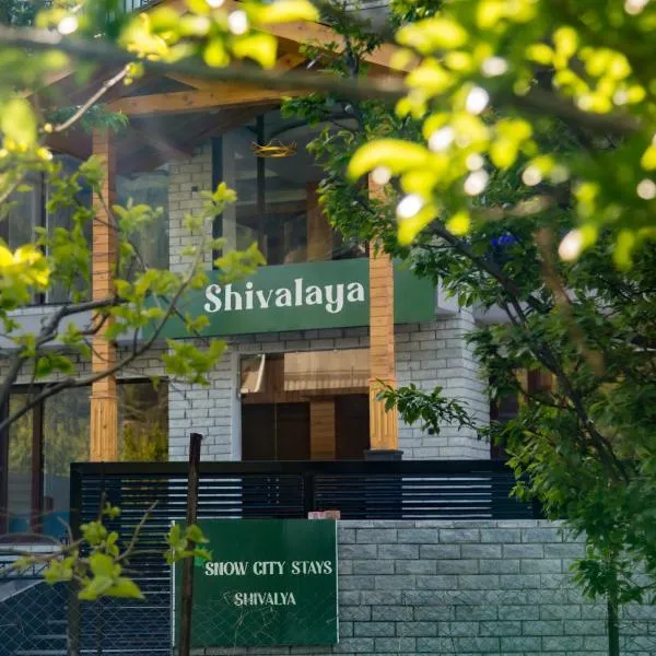 Snow City Stays - Shivalaya - Truly in Nature, hotel sa Manāli