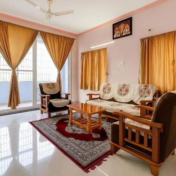 Yashwithaa Homestay - New Hill View Apartments with AC, Balcony, Hot water and Parking, hotel v mestu Tirupati