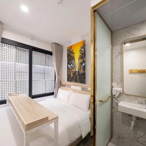 2Re Hidden Hostel 58 Hàng Bạc, hotel in Hanoi