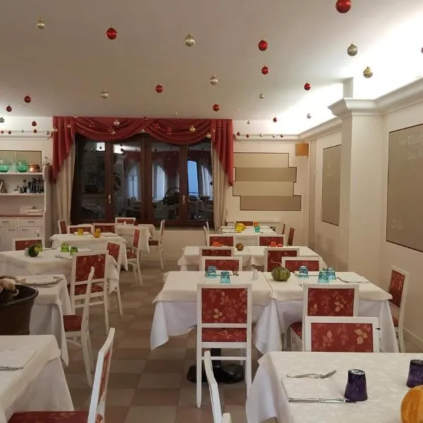 Hotel Ristorante Centrale – hotel w mieście Vestone