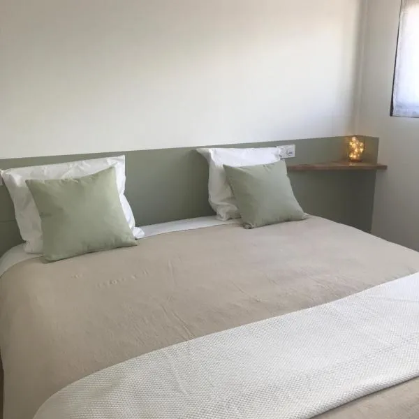 Chambre d'Hôtes spacieuse et lumineuse - La Douce Etoile vb -, hotel a La Rochelle