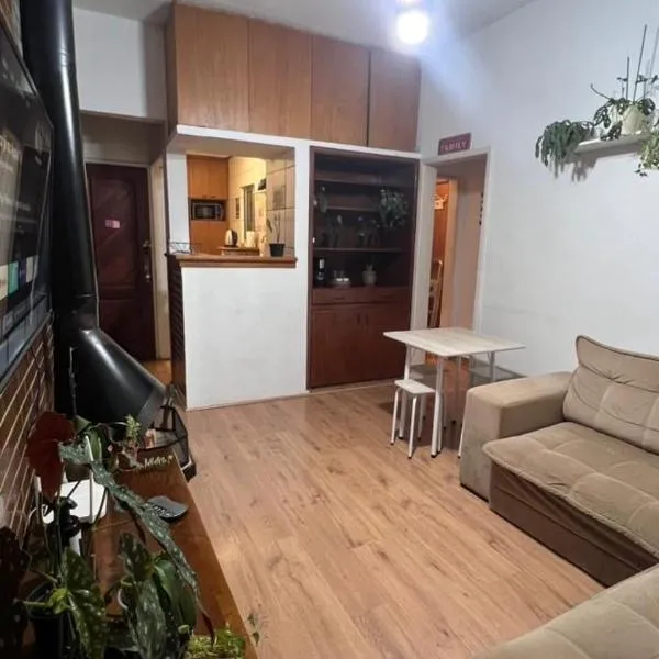 Apartamento Confortável no Alto - 900m da Feirinha & Wi-Fi, hotel din Teresópolis