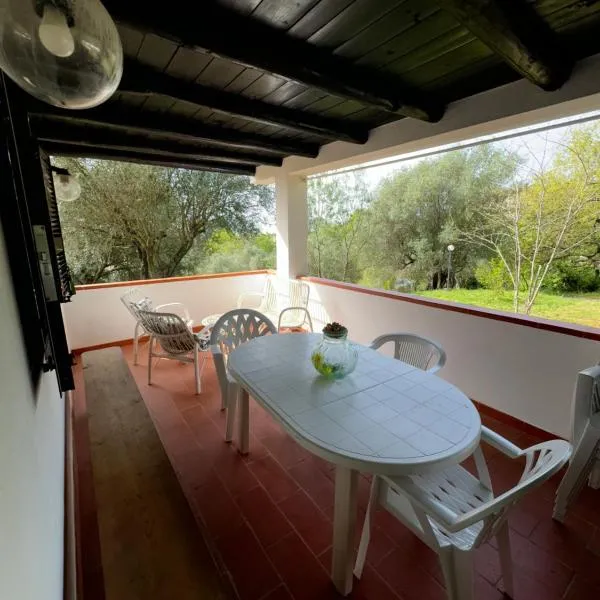 Villetta Gentili a due passi dal Mare - Patio e Parcheggio, Hotel in Policastro Bussentino