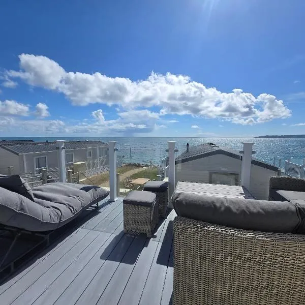 Regal Beachside pitch 22 Creek Caravan Park, dog friendly, hotel in Ringstead