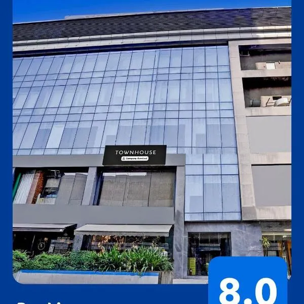Super Townhouse PBG Mall Vashi, hotel di Turambhe