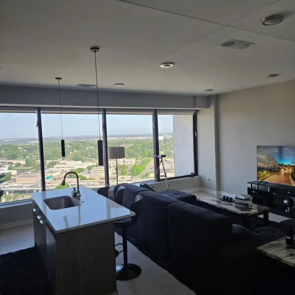 Immaculate Vibes Sunset View Condo, hótel í Birmingham