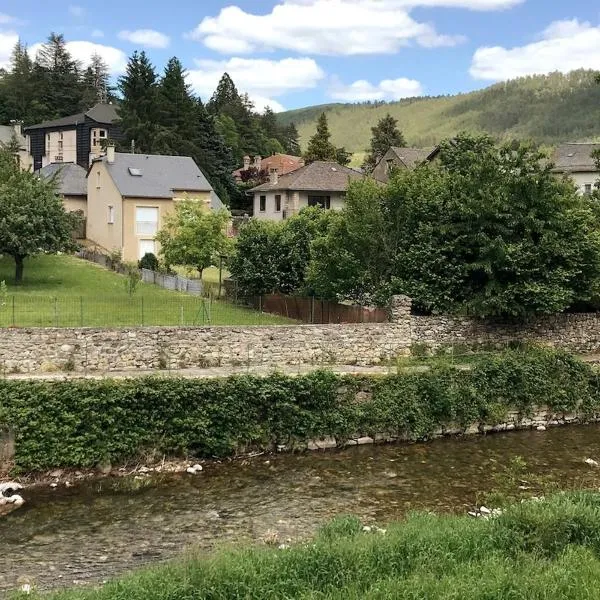 Joli appartement avec vue sur la rivière, מלון במיירואה